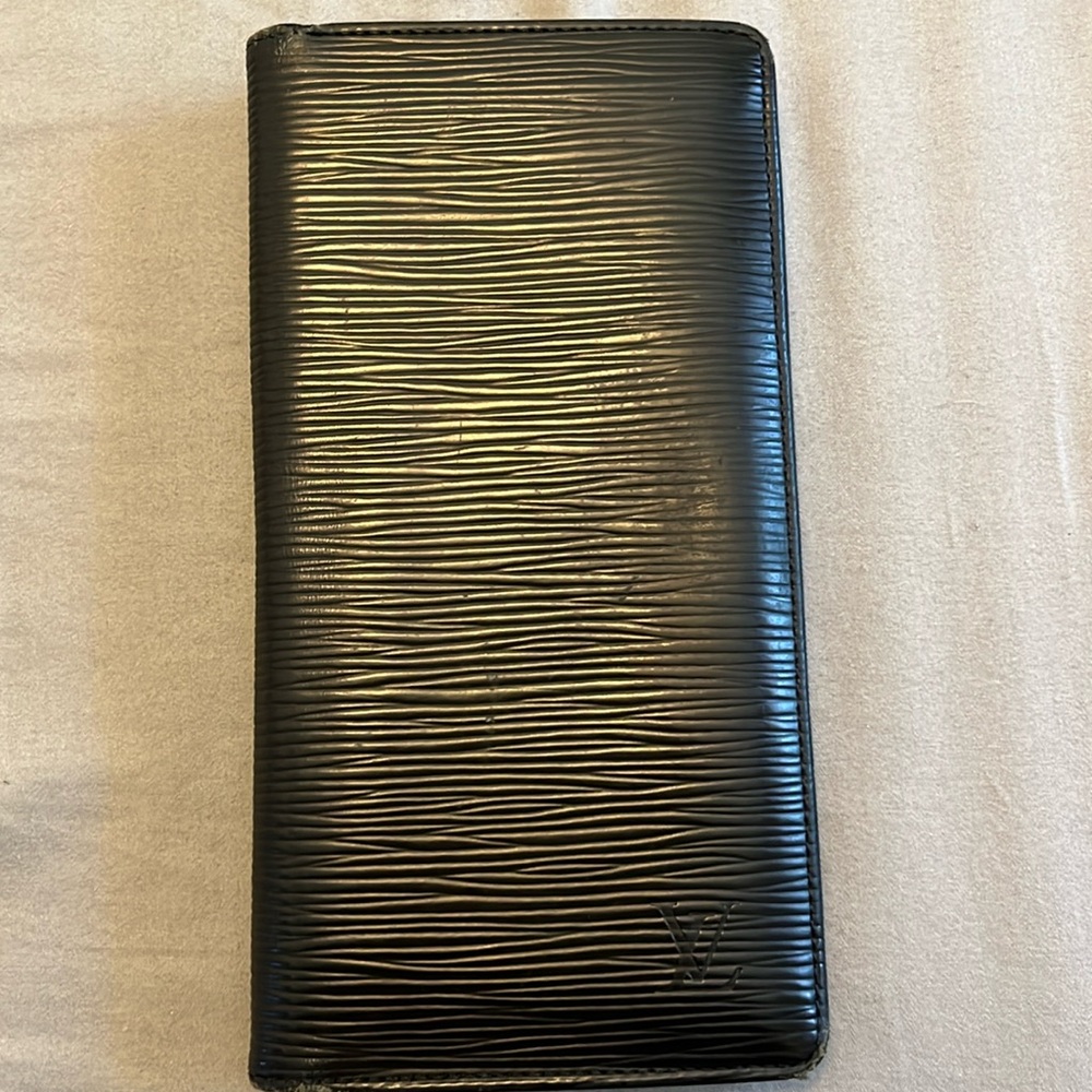 Louis Vuitton long wallet in excellent condition, never used